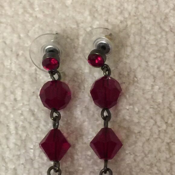 Cache red earrings - Picture 5 of 8